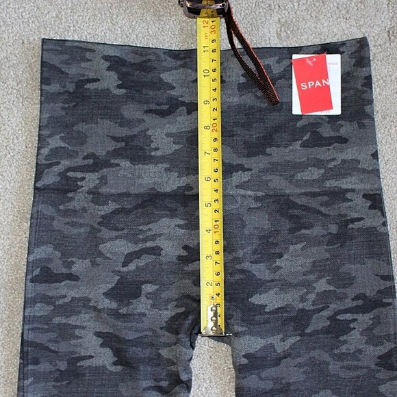 New w/Tags - Spanx Look At Me Now Seamless Leggings in Heather Camo, Large - Picture 3 of 10